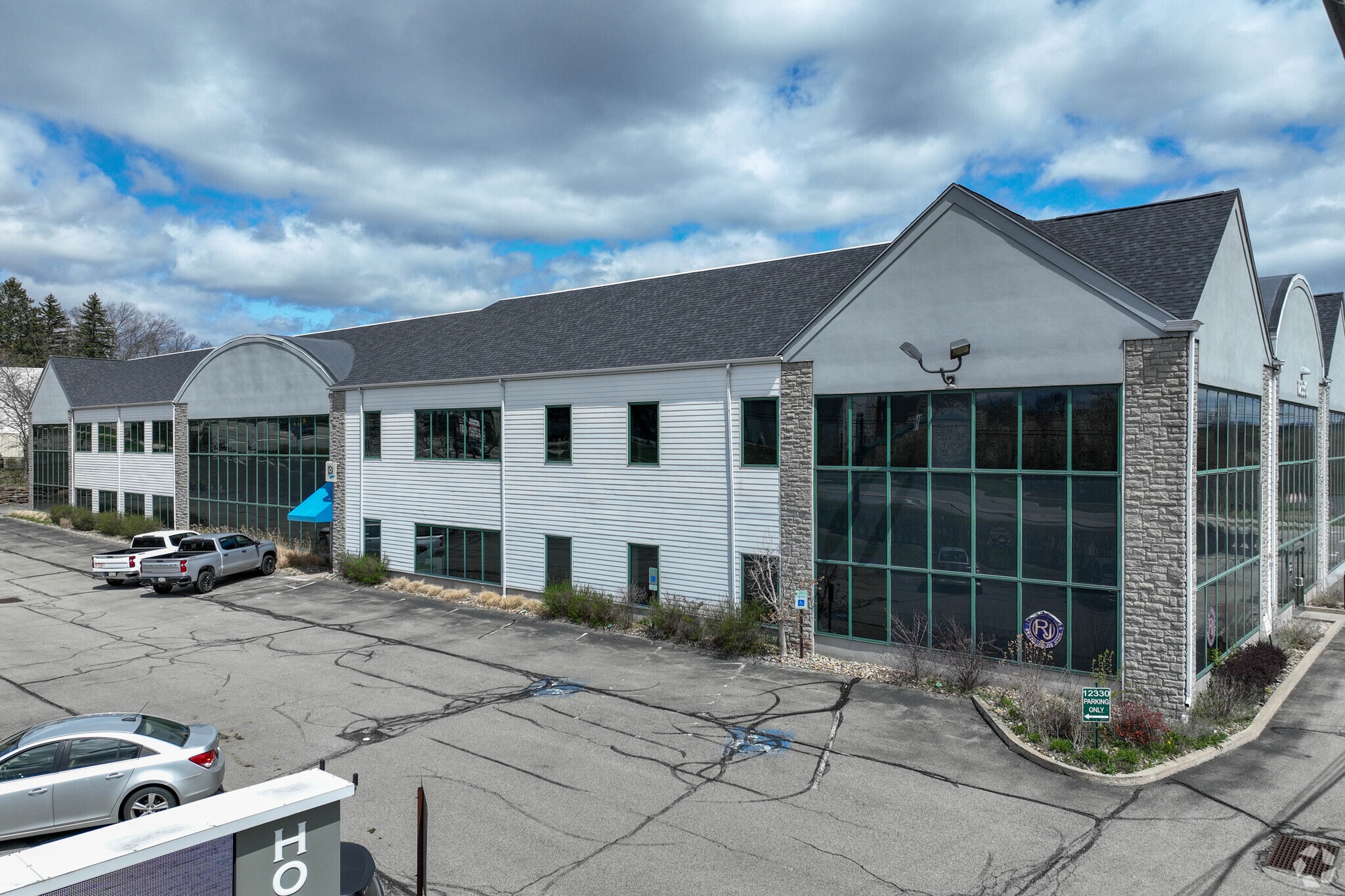 12330 Perry Hwy, Wexford, PA for sale Primary Photo- Image 1 of 18