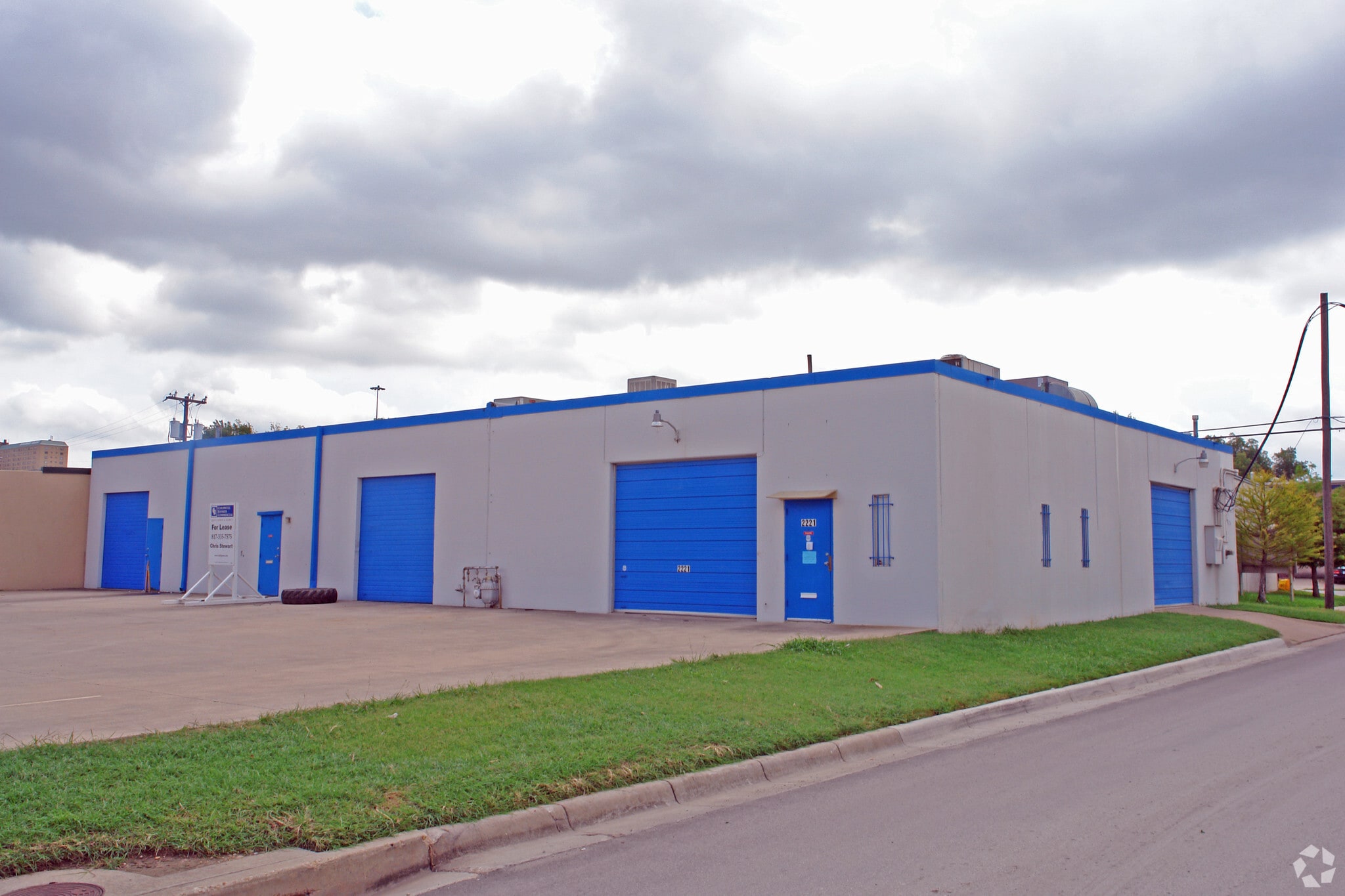 2213-2221 W Broadway St, Fort Worth, TX for lease Building Photo- Image 1 of 5