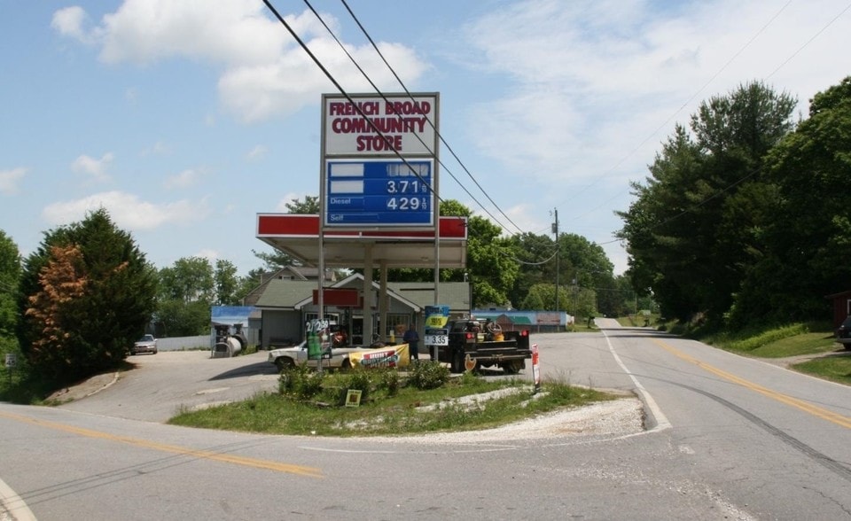 559 Alexander Rd, Alexander, NC for sale - Building Photo - Image 1 of 1