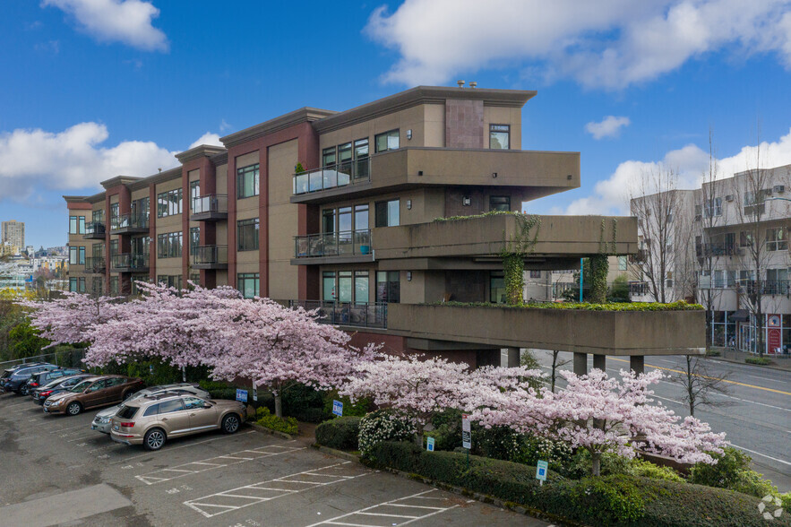 3213-3221 Eastlake Ave E, Seattle, WA for sale - Building Photo - Image 1 of 1