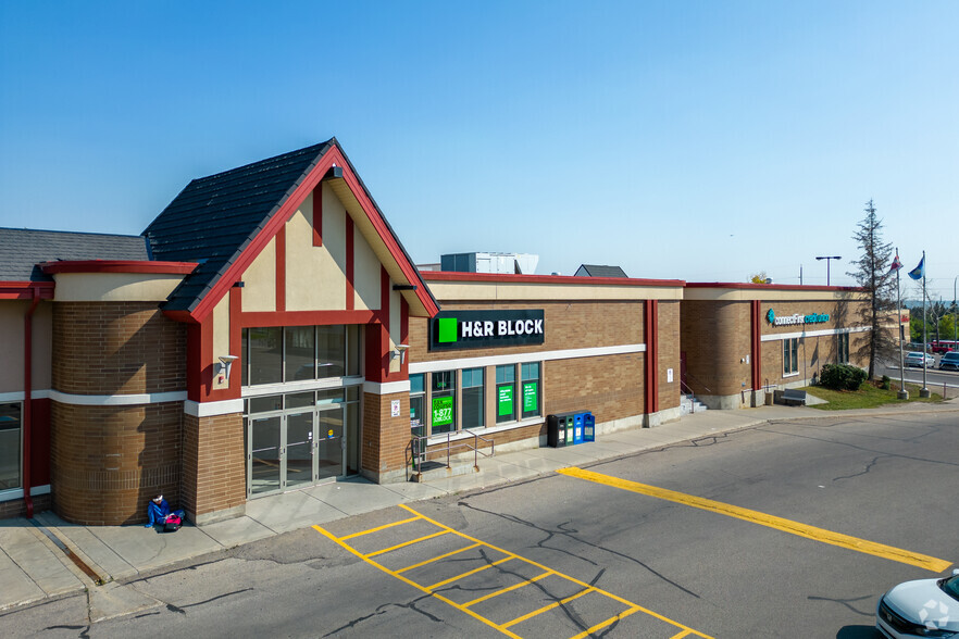 8220 Centre St NE, Calgary, AB for lease - Primary Photo - Image 1 of 8