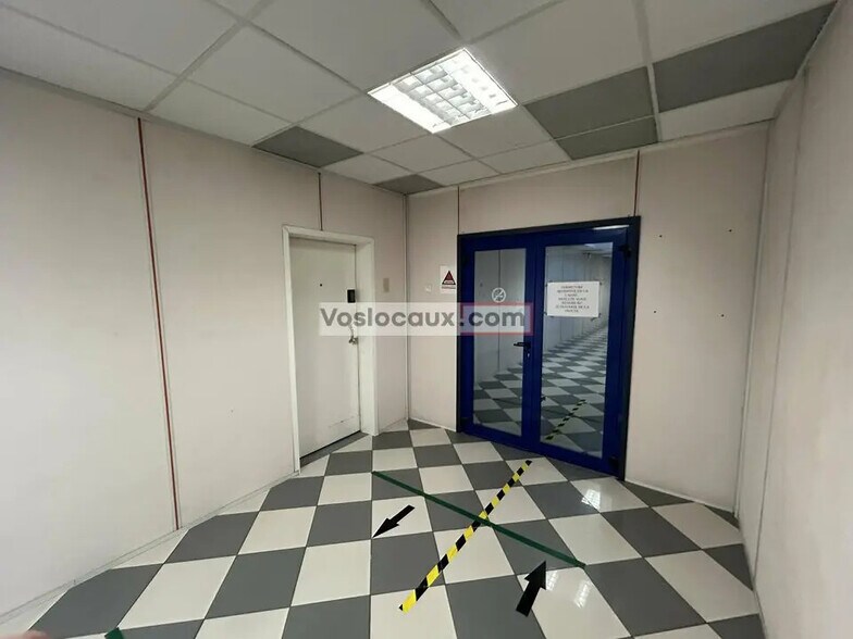 Office in Grasse for lease - Building Photo - Image 2 of 6