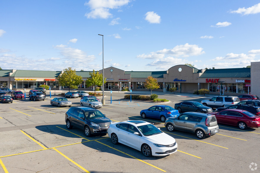 15851-16351 Ford Rd, Dearborn, MI for lease - Building Photo - Image 3 of 10