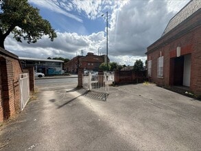 536 Valley Rd, Nottingham for lease Building Photo- Image 2 of 8