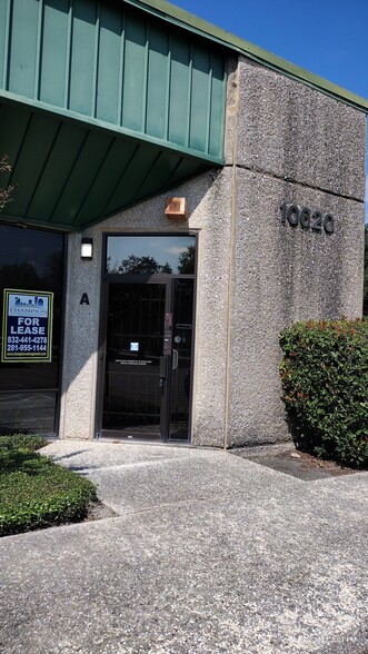 1665 Townhurst Dr, Houston, TX for lease - Building Photo - Image 2 of 8