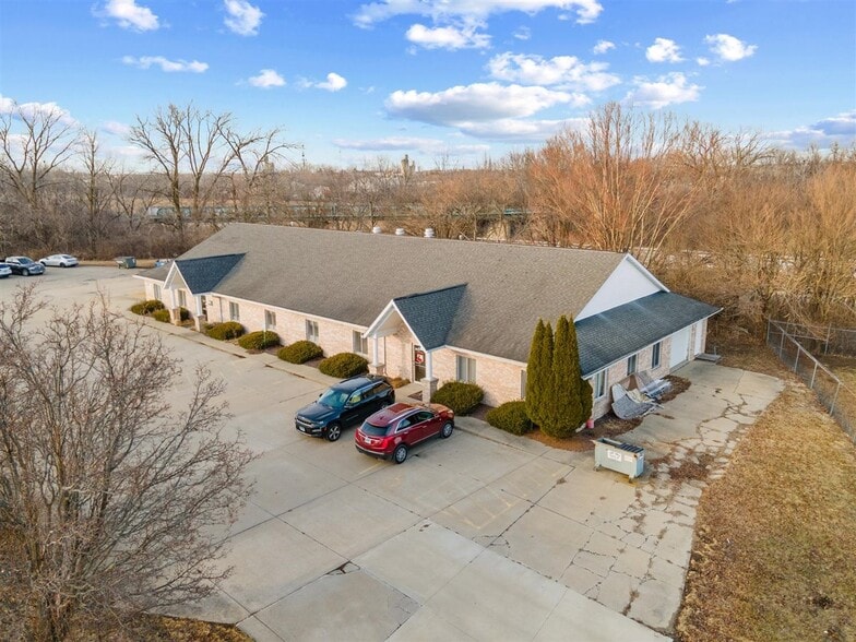 3071 Greenhead Dr, Springfield, IL for sale - Building Photo - Image 2 of 15