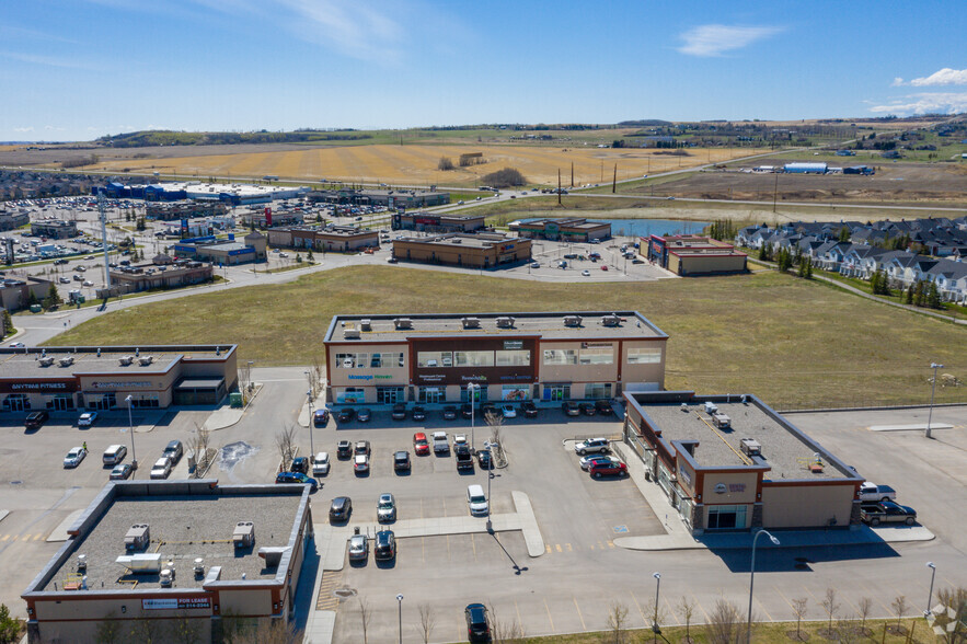 200 Southridge Dr, Okotoks, AB for sale - Aerial - Image 3 of 5