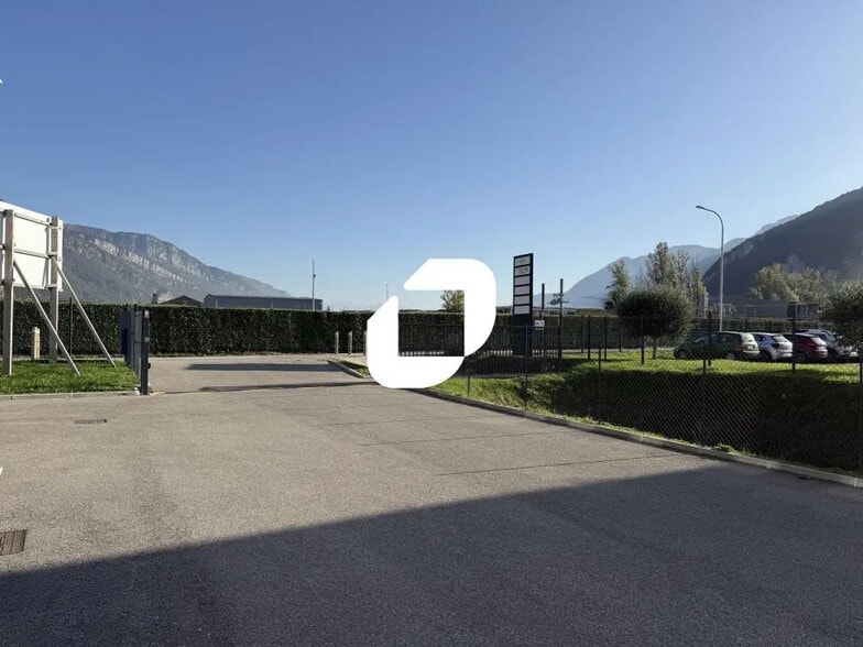 Industrial in Voreppe for lease - Building Photo - Image 2 of 7