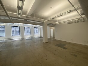 223-225 W 35th St, New York, NY for lease Interior Photo- Image 2 of 4