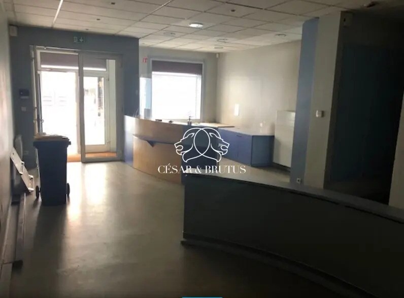 Retail in Lyon for lease - Interior Photo - Image 2 of 14