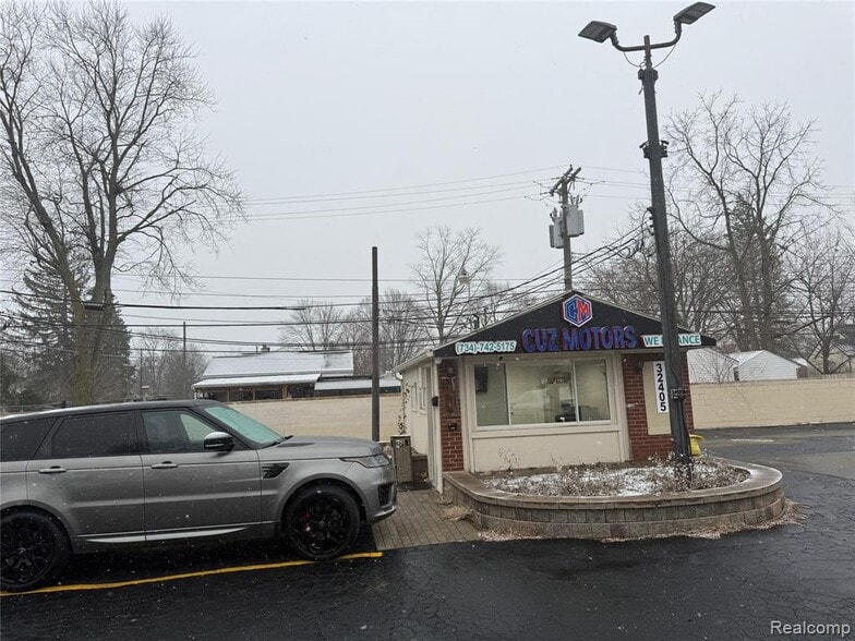 32405 Ford Rd, Garden City, MI for sale - Building Photo - Image 1 of 3