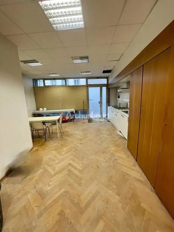 Retail in Reims for lease Interior Photo- Image 1 of 5