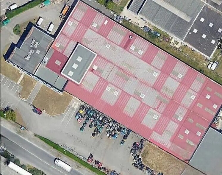 Office in Genas for lease - Building Photo - Image 3 of 6