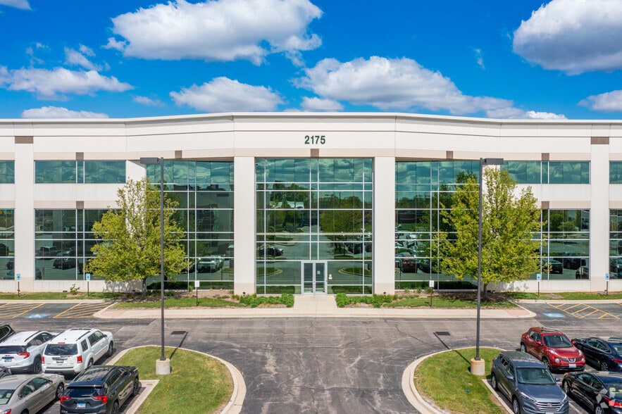 2175 Point Blvd, Elgin, IL for lease - Building Photo - Image 2 of 11