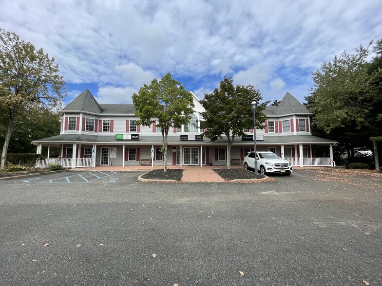 364 N Main St, Manahawkin, NJ for lease - Primary Photo - Image 1 of 12