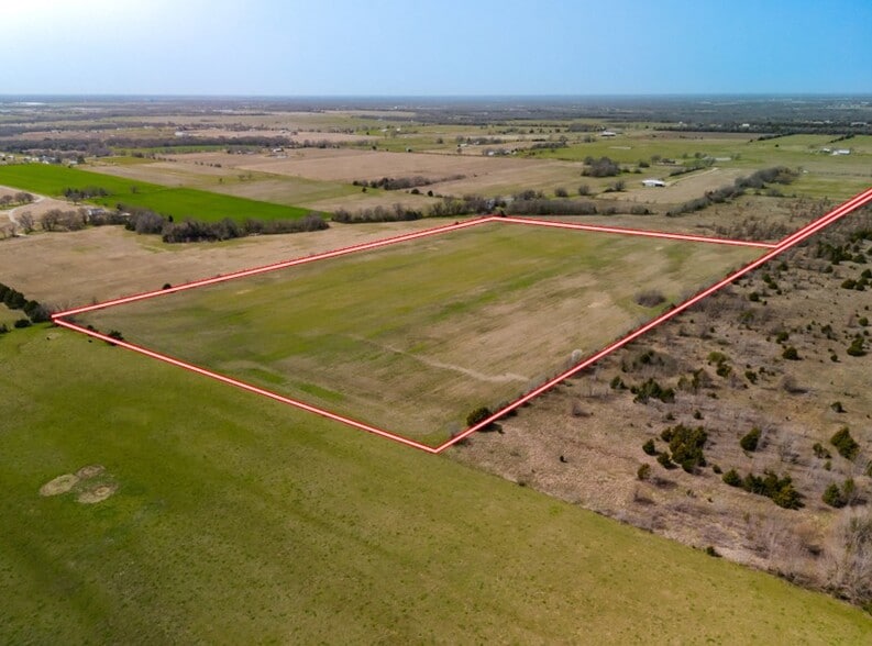 1445 Circle Dr, Bonham, TX for sale - Building Photo - Image 3 of 4