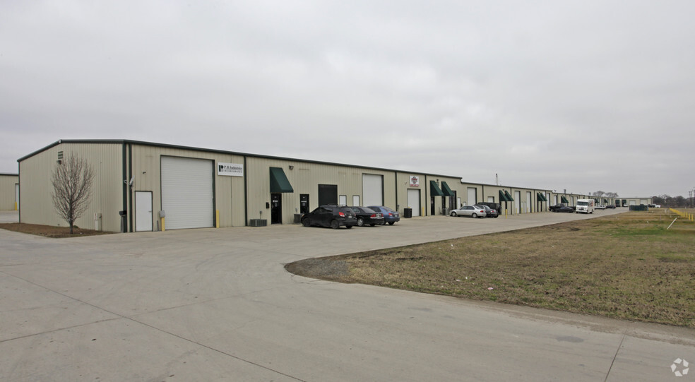 1150 Blue Mount Rd W, Fort Worth, TX for lease - Building Photo - Image 2 of 5