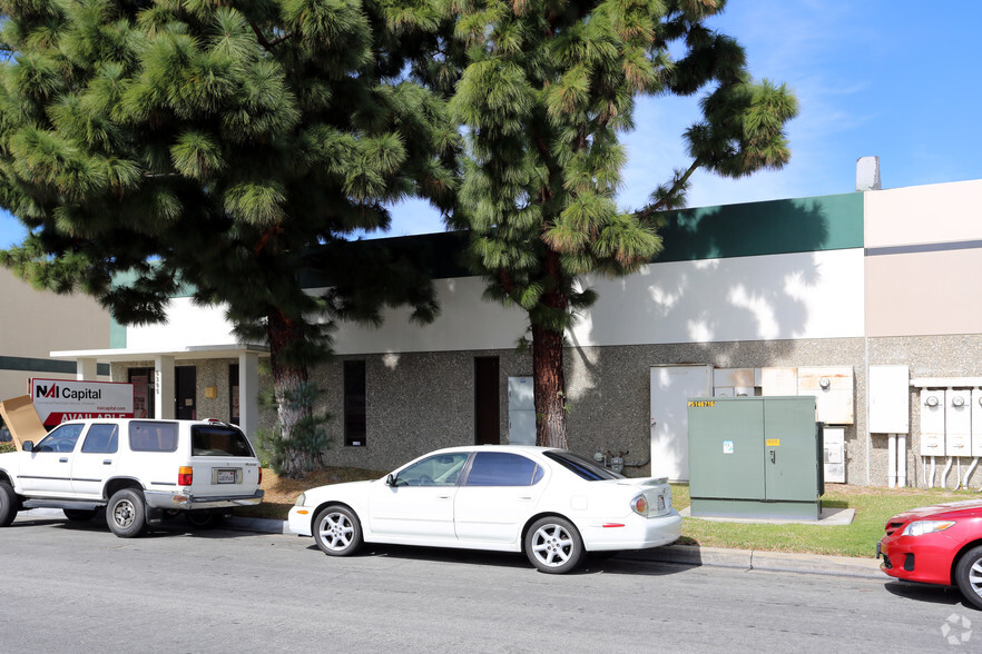 5395 Industrial Dr, Huntington Beach, CA for lease - Building Photo - Image 1 of 2