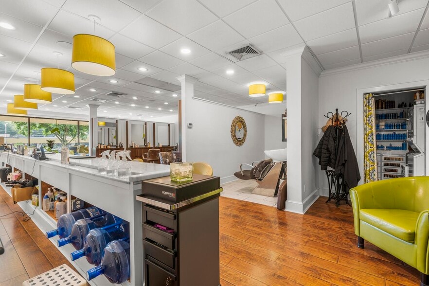 420 Post Rd W, Westport, CT for lease - Building Photo - Image 2 of 22