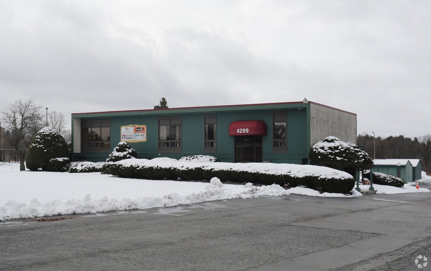 4299 Middle Settlement Rd, New Hartford, NY 13413