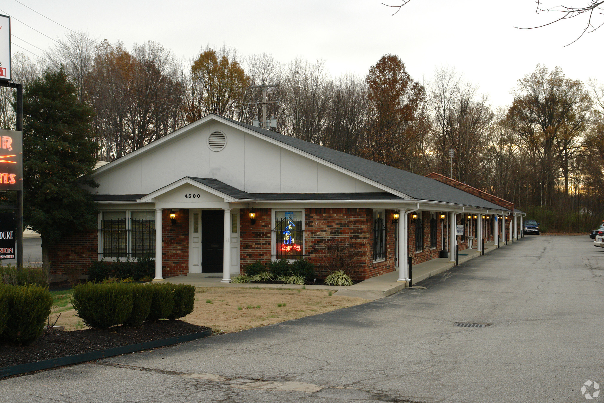 4300 Outer Loop, Louisville, KY for sale Primary Photo- Image 1 of 1