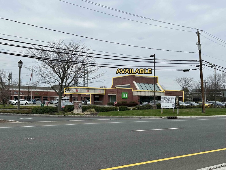 29-47 Eisenhower Pky, Roseland, NJ for lease - Building Photo - Image 2 of 2