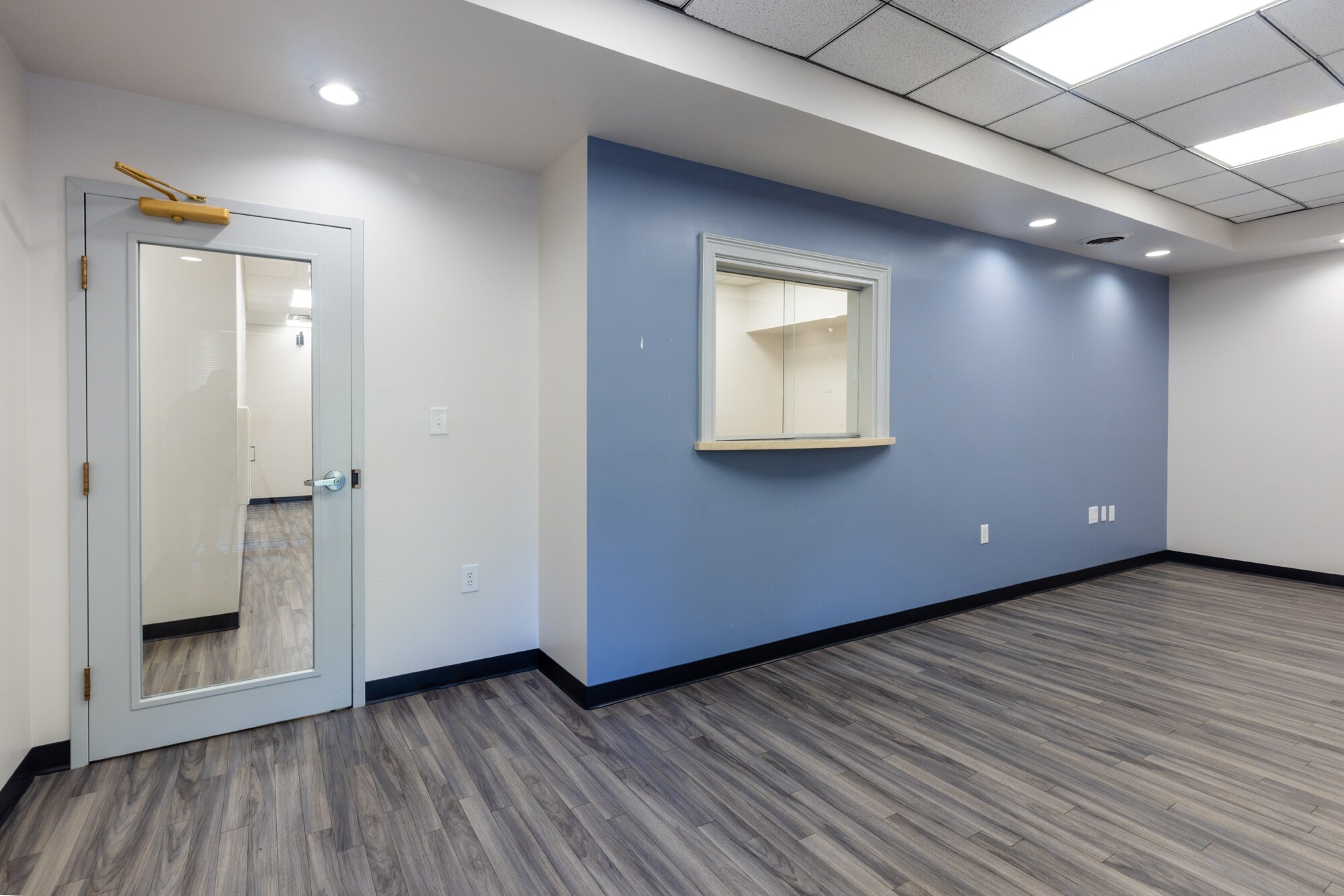 Suite G Interior Photo 14