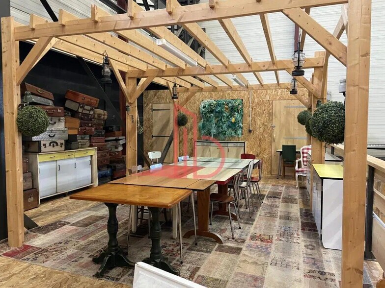 Office in Bègles for lease - Interior Photo - Image 2 of 6