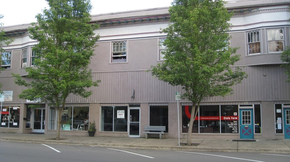 225-265 W 6th Ave, Junction City, OR for lease - Building Photo - Image 3 of 5