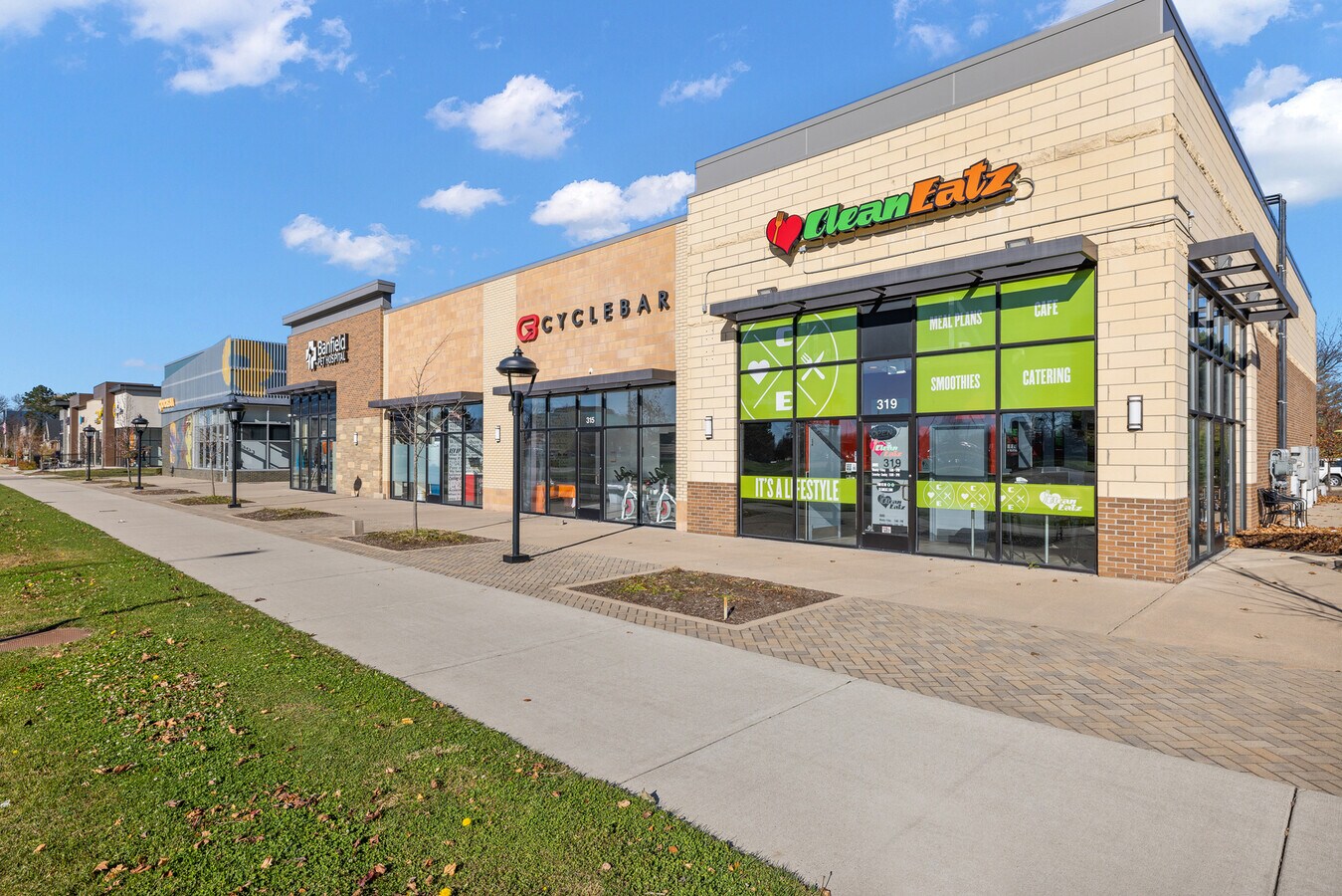 301319 E Big Beaver Rd, Troy, MI 48083