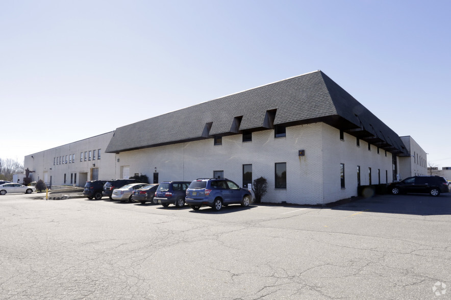 5001 Hadley Rd, South Plainfield, NJ for lease - Building Photo - Image 1 of 3