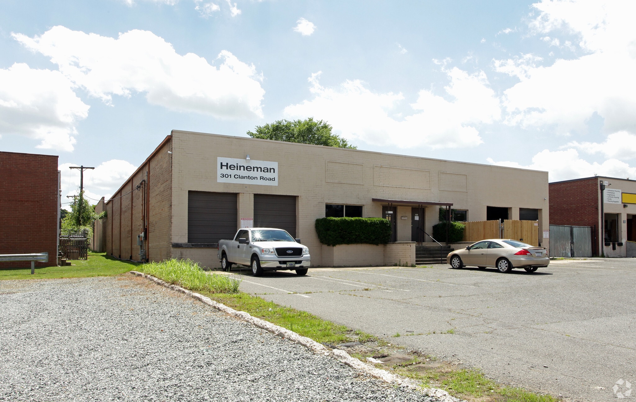301-305 Clanton Rd, Charlotte, NC for lease Primary Photo- Image 1 of 4