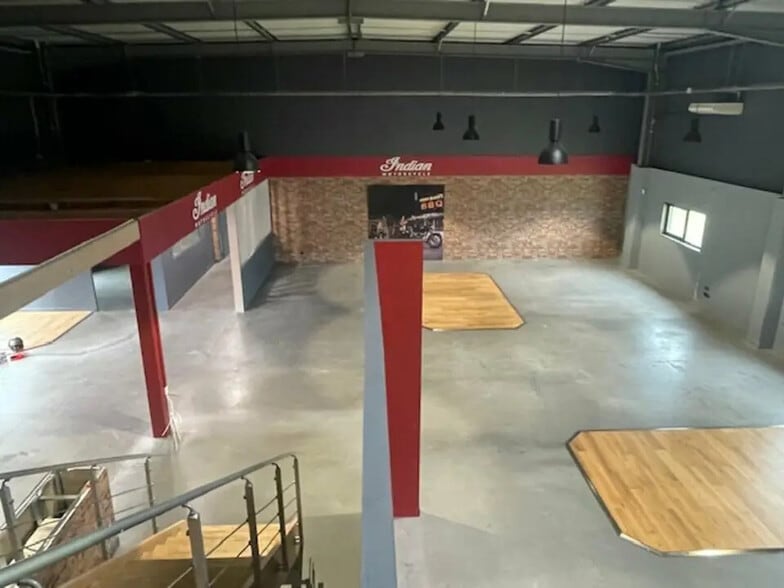 Retail in Le Haillan for lease - Interior Photo - Image 3 of 11