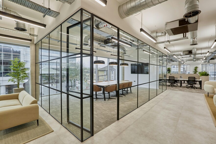 578-586 Chiswick High Rd, London for lease - Building Photo - Image 3 of 13
