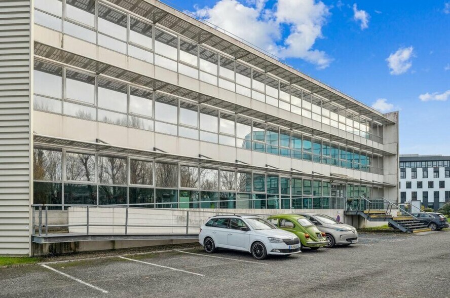 Office in Bruges for lease - Building Photo - Image 2 of 11