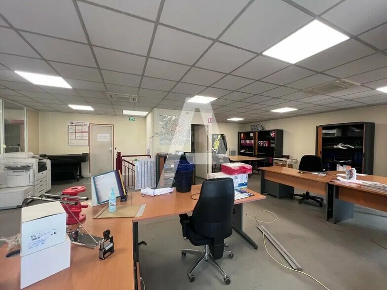 Industrial in Villejuif for lease - Interior Photo - Image 2 of 5