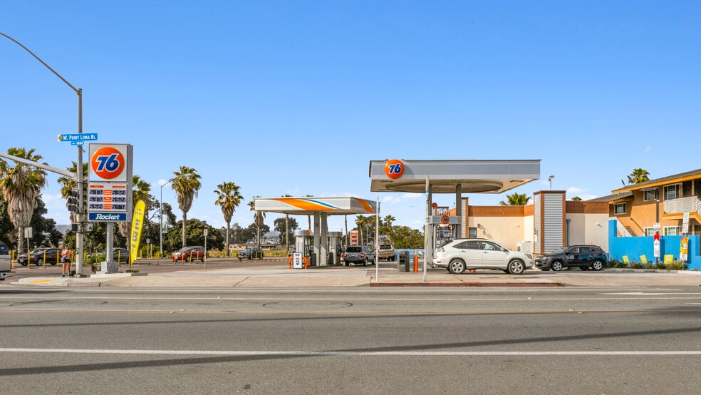 2305 Sunset Cliffs Blvd, San Diego, CA for sale - Building Photo - Image 2 of 27