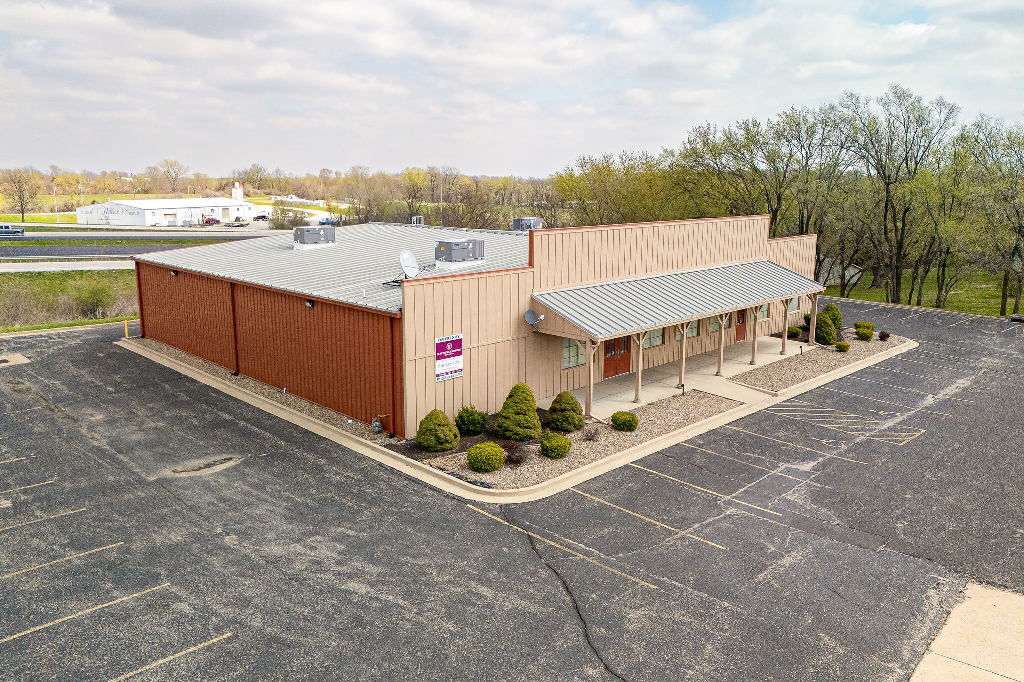 12819 Country Pl, Saint Joseph, MO for lease Building Photo- Image 1 of 8