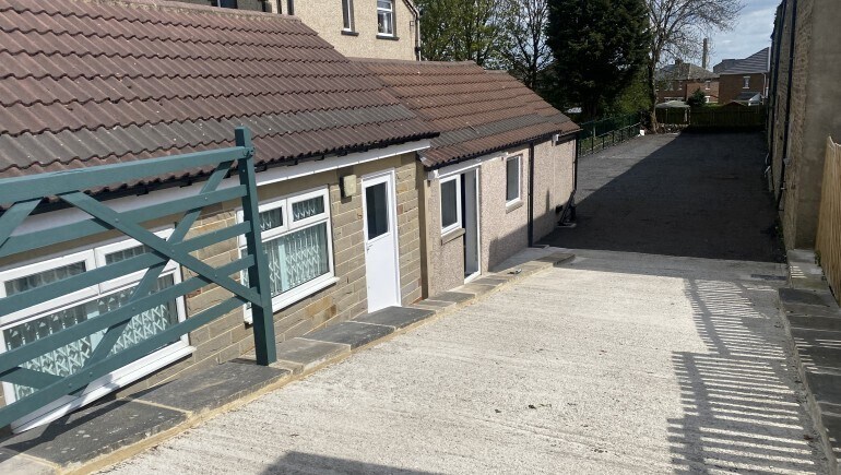 104 Harrogate Rd, Bradford for lease - Building Photo - Image 2 of 2