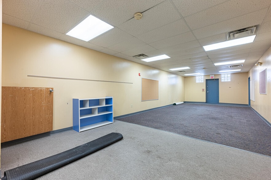 511-517 Steele Ave, Dayton, OH for sale - Building Photo - Image 2 of 5