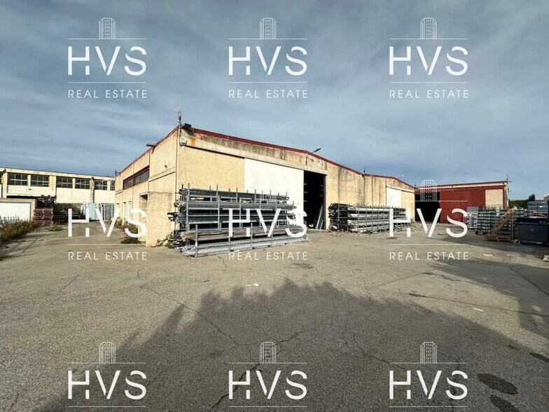 Industrial in Vitrolles for lease - Building Photo - Image 1 of 18