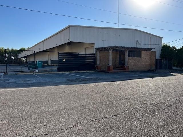 1905 Aduanales Ln, Laredo, TX for lease Building Photo- Image 1 of 19