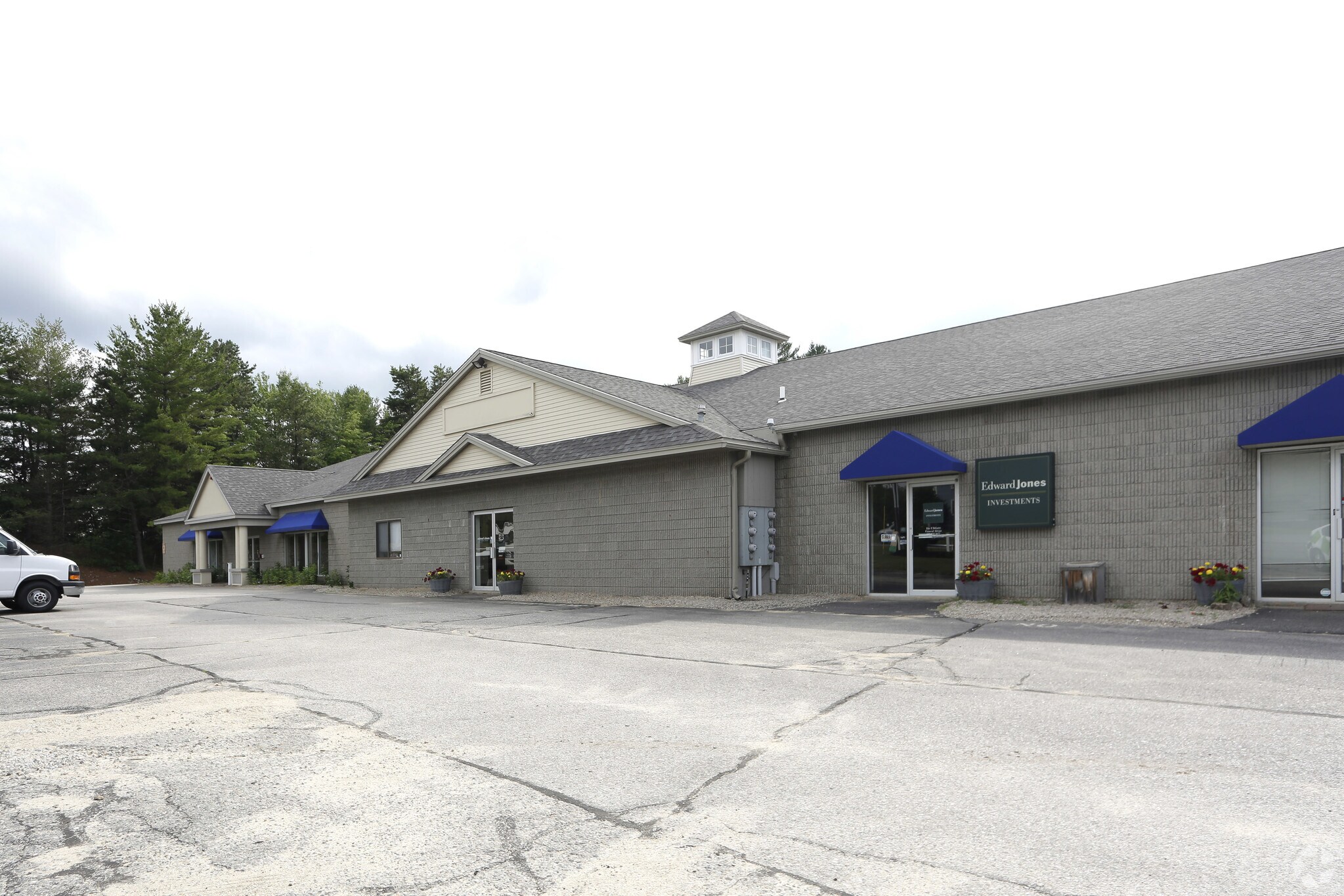 323 Gonic Rd, Rochester, NH 03839