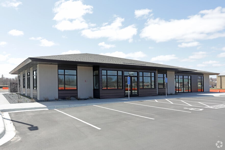 401 NE Cherrywood St, Isanti, MN for lease - Primary Photo - Image 2 of 2