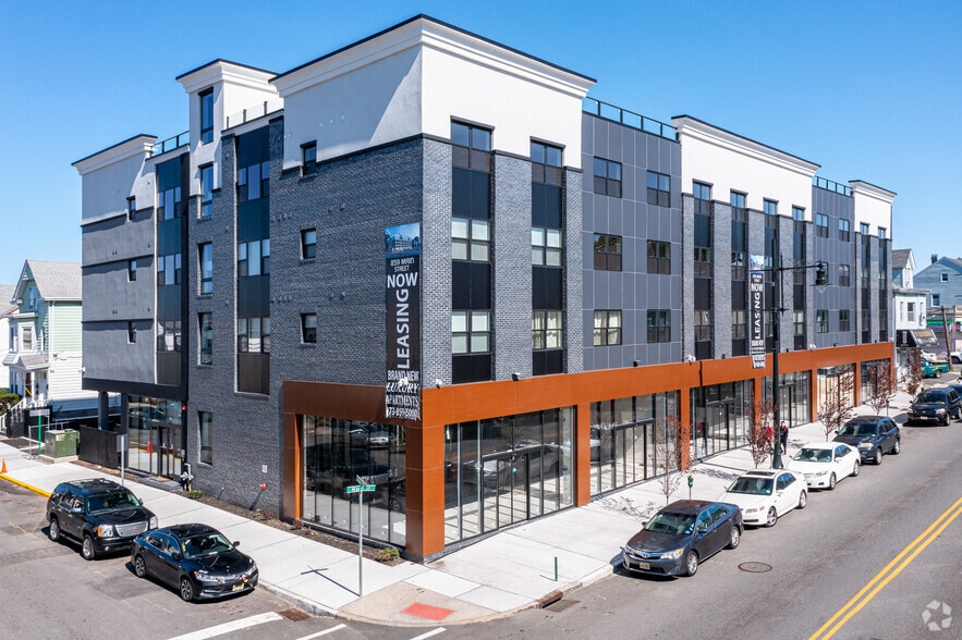 859 Main St, Paterson, NJ for sale - Building Photo - Image 1 of 1