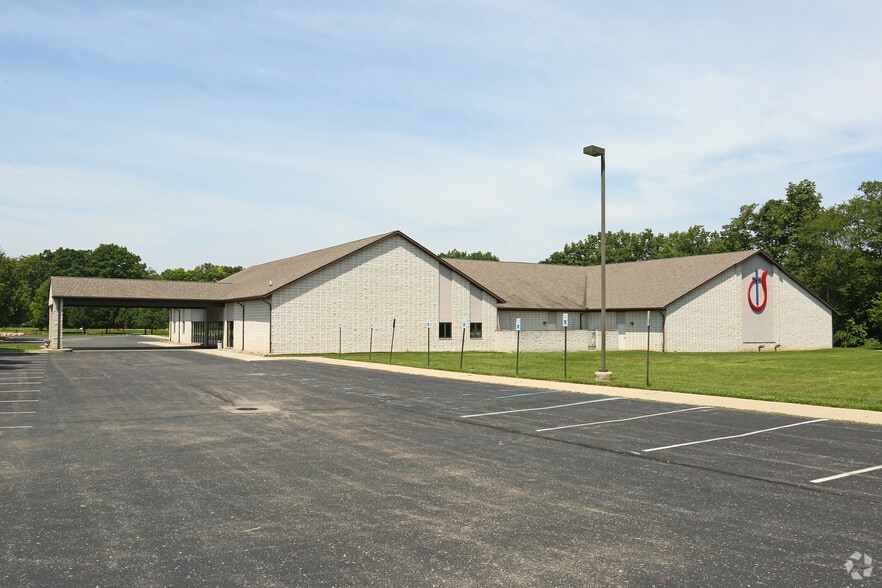 6317 Old US 23, Fenton, MI for sale - Primary Photo - Image 1 of 49