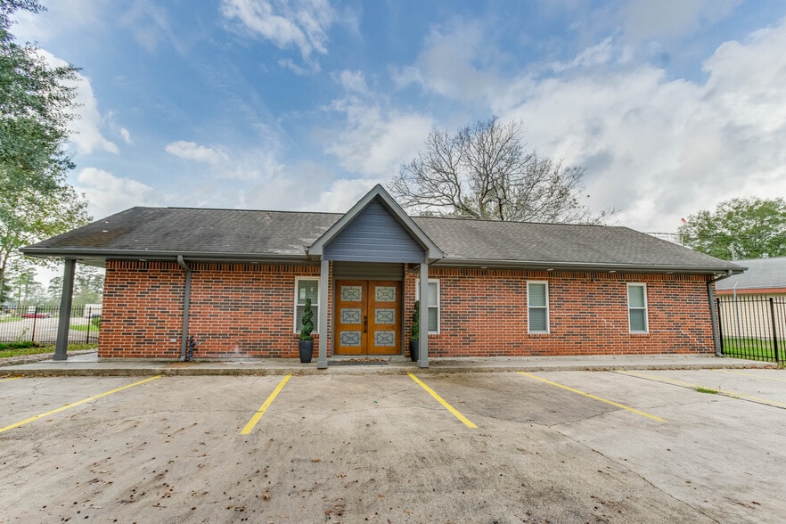 5905 Treaschwig Rd, Spring, TX for lease - Building Photo - Image 2 of 22