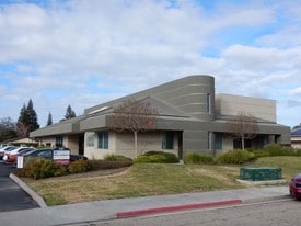 137 S Aspen Ct, Visalia CA - Parking Garage