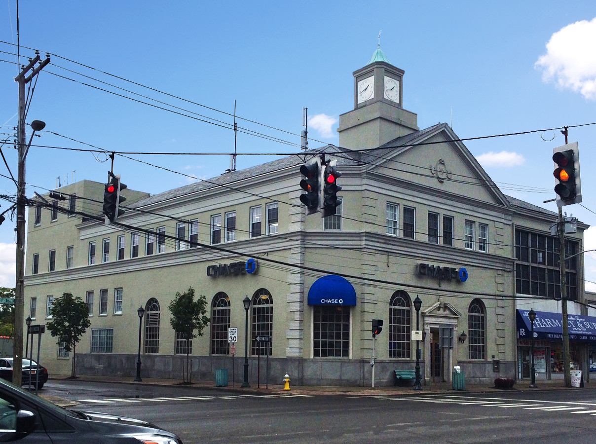 925 Hempstead Tpke, Franklin Square, NY 11010