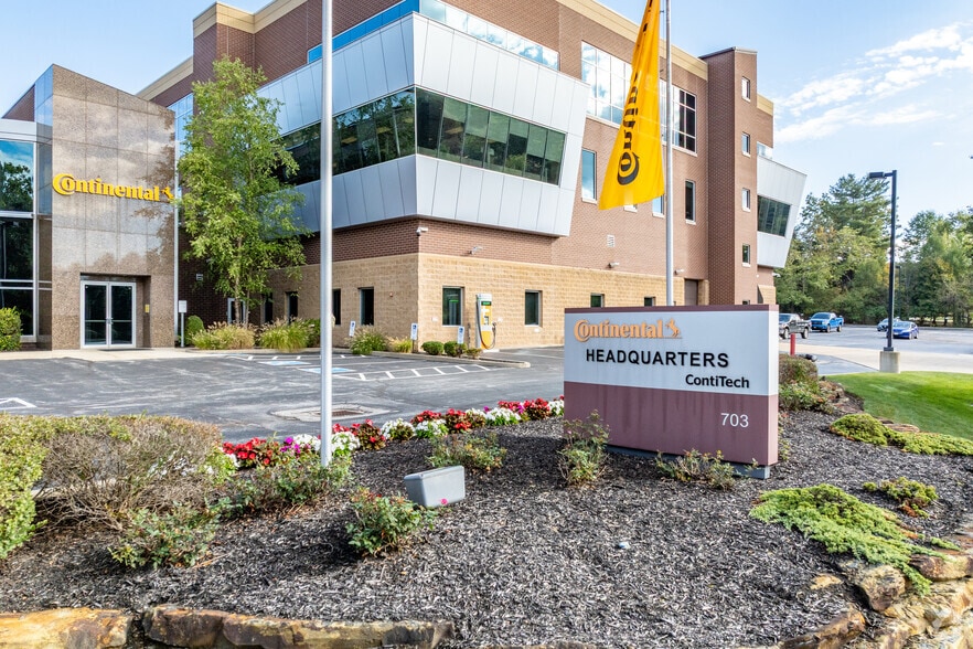 703 S Cleveland Massillon Rd, Fairlawn, OH for lease - Building Photo - Image 2 of 5